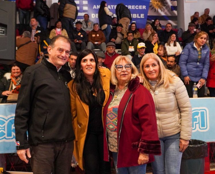 Cabildantes respaldaron a la Dra. Lorena Quintana como compañera de fórmula de Manini Ríos