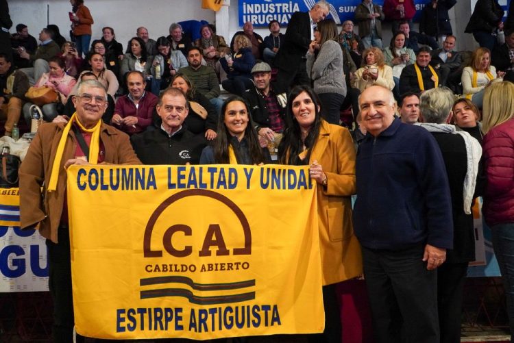 Cabildantes respaldaron a la Dra. Lorena Quintana como compañera de fórmula de Manini Ríos