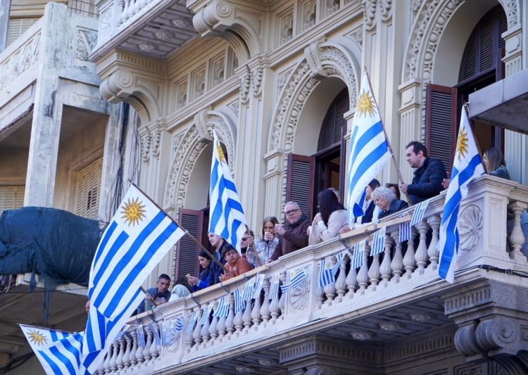 Acto por el 194° aniversario de la Jura de la Constitución en imágenes