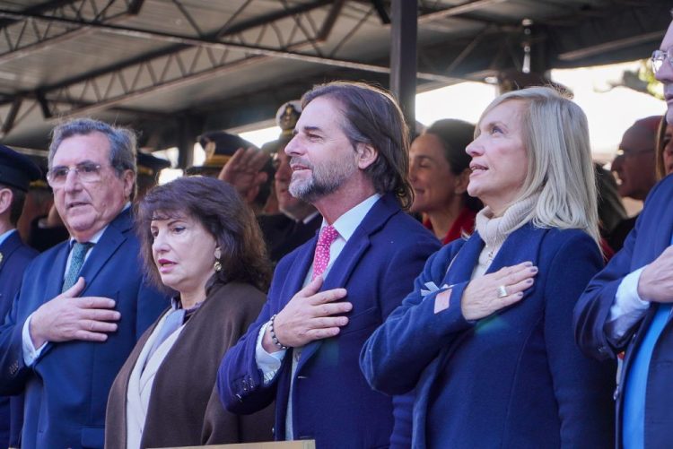 Acto por el 194° aniversario de la Jura de la Constitución en imágenes