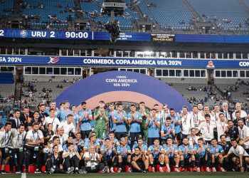 Los experimentos de Bielsa volvieron a fallar en los momentos decisivos