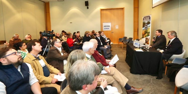 Vicepresidente de INIA propuso que el Mercosur incida más en la agenda ambiental y no se limite a acatar normativas europeas