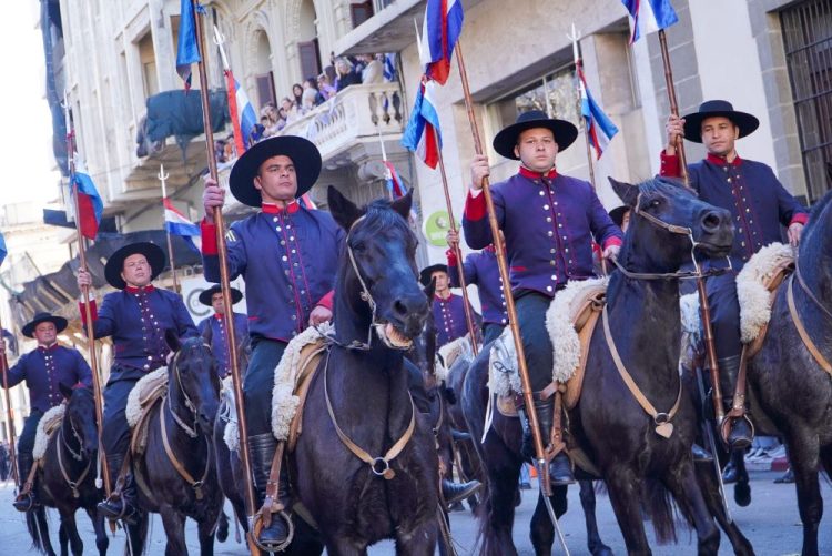 Acto por el 194° aniversario de la Jura de la Constitución en imágenes