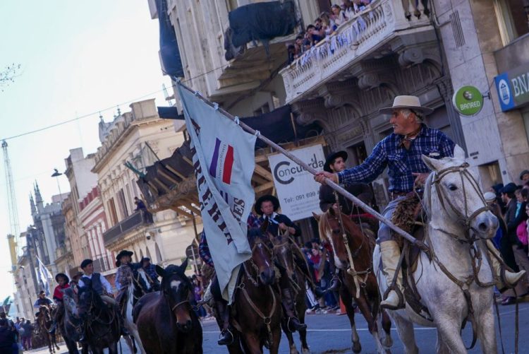 Acto por el 194° aniversario de la Jura de la Constitución en imágenes