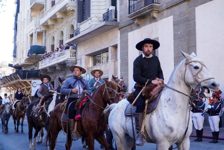 Acto por el 194° aniversario de la Jura de la Constitución en imágenes