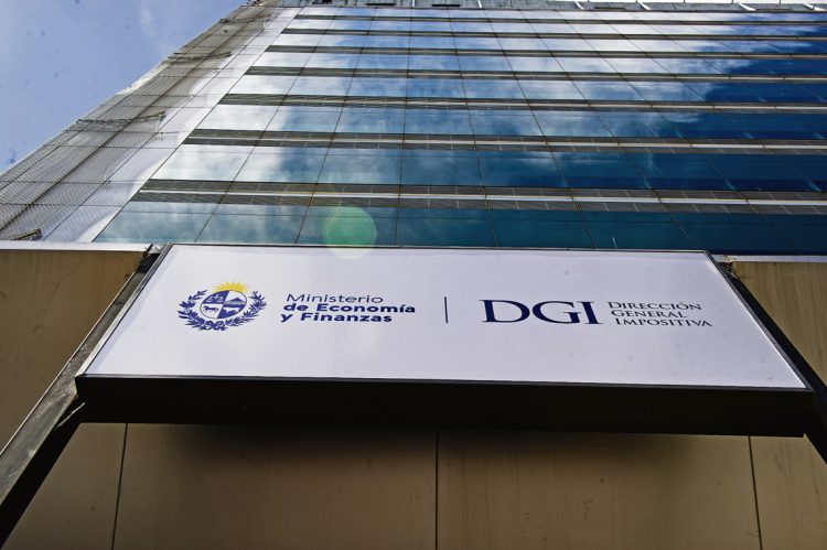 El impacto del gasto tributario en Uruguay: dejar de recaudar para beneficiar o impulsar sectores