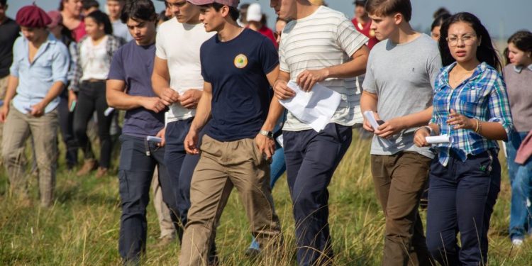 Con importante participación de jóvenes se realizó el primer encuentro agroeducativo