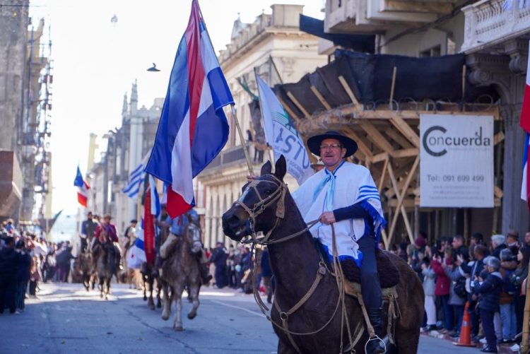 Acto por el 194° aniversario de la Jura de la Constitución en imágenes