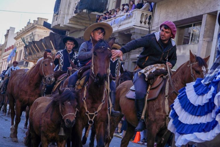 Acto por el 194° aniversario de la Jura de la Constitución en imágenes