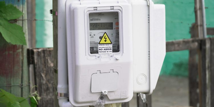 Tarifas elevadas: Se obligó a UTE a comprar más energía de la que se necesitaba