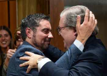 Entre aplausos y reconocimientos se despidió el hasta entonces Gerente General de la Asociación Española