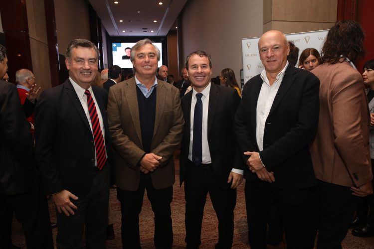 Claudio Fantini analiza los liderazgos antisistema en charla organizada por Banque Heritage