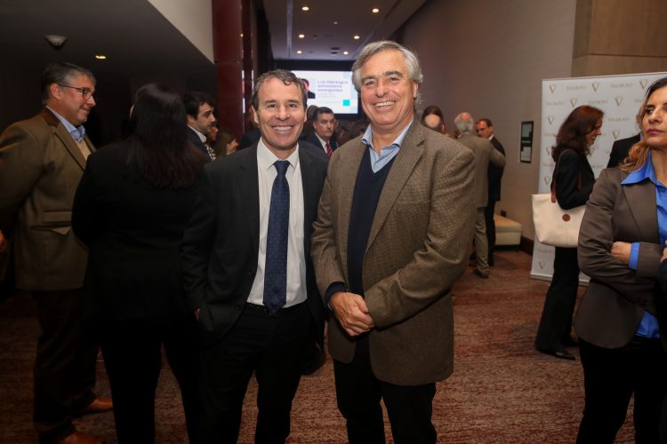 Claudio Fantini analiza los liderazgos antisistema en charla organizada por Banque Heritage