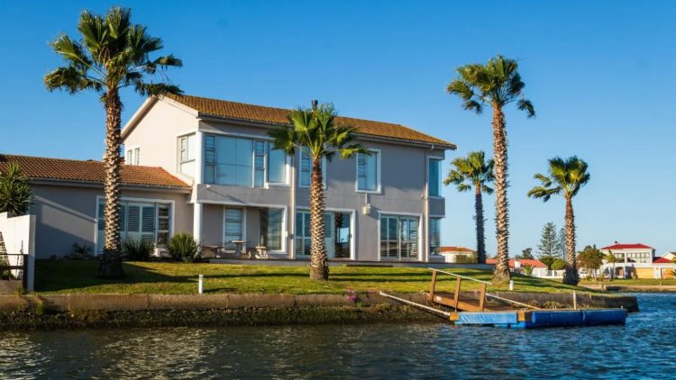 Empresarios hoteleros: necesidad urgente de ley que regule alojamientos informales