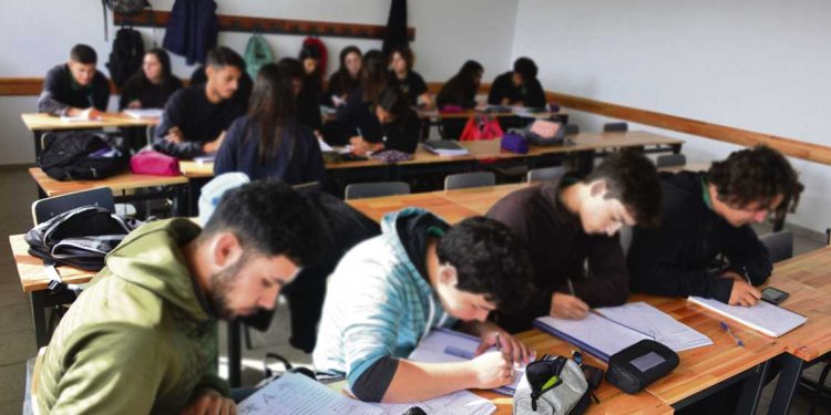 Dos propuestas: “El bono educativo y ampliar las escuelas de tiempo completo y tiempo extendido”.