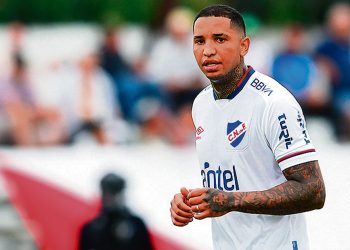 El clima bélico de un partido, como la vida, se paró junto al corazón de Juan desde el jueves a la noche