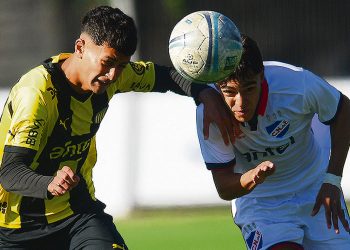 Peñarol y Nacional se juegan la copa con billeteras flacas e ilusiones gordas