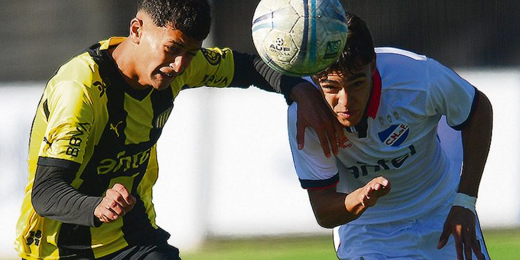 Peñarol y Nacional se juegan la copa con billeteras flacas e ilusiones gordas
