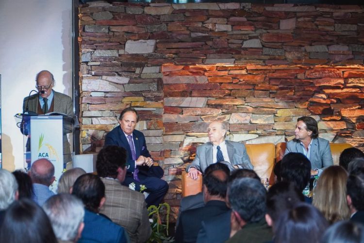 Los autores del libro por los 75 años de ACA pusieron énfasis en el productor y su familia