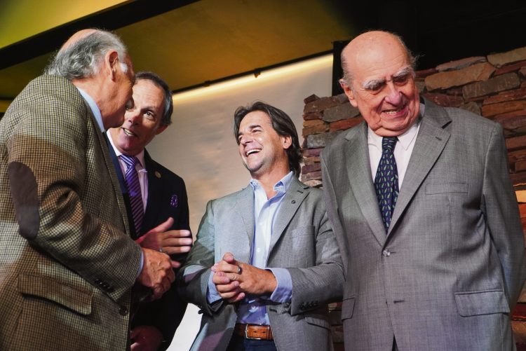 Los autores del libro por los 75 años de ACA pusieron énfasis en el productor y su familia