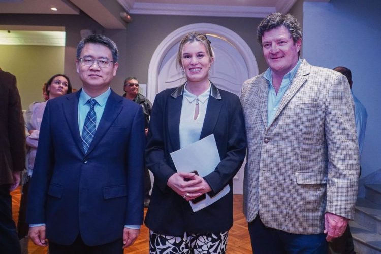 Los autores del libro por los 75 años de ACA pusieron énfasis en el productor y su familia