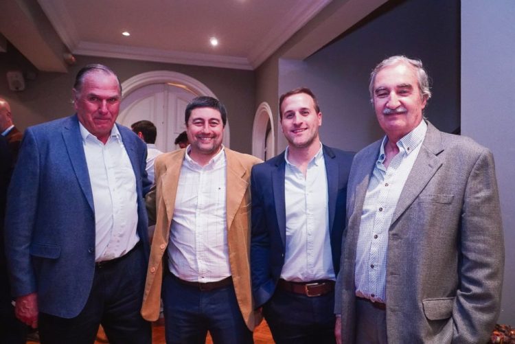 Los autores del libro por los 75 años de ACA pusieron énfasis en el productor y su familia