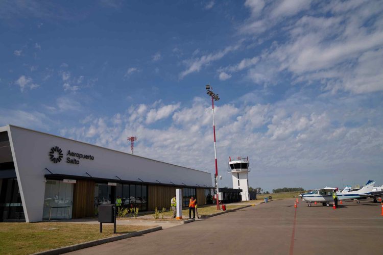 Montevideo y Salto retoman conectividad aérea