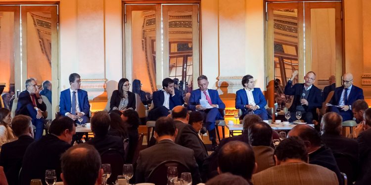 Expertos analizaron la coyuntura actual de los mecanismos de inversión en infraestructura