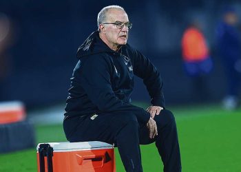 Mientras el máximo goleador se despidió, la Celeste se quedó sin goles en los últimos tiempos