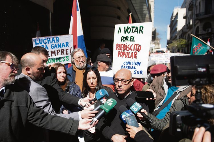 Posibilidad de que se apruebe plebiscito del Pit-Cnt lleva a que algunos frenteamplistas empiecen campaña por el No
