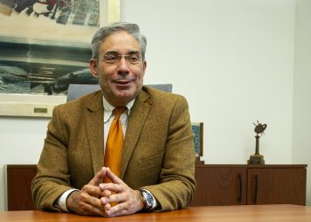 “Tiene que seguir vinculándose a la educación con el mundo productivo, con las necesidades regionales y locales”