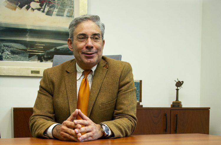 “Tiene que seguir vinculándose a la educación con el mundo productivo, con las necesidades regionales y locales”