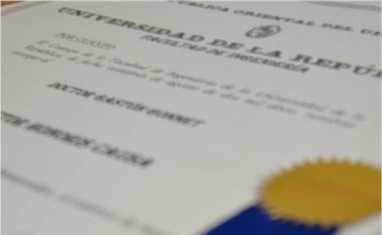 Los títulos universitarios y lo real maravilloso