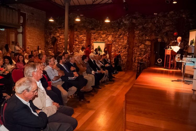 CAF celebró su aniversario con un libro de relatos sobre el cooperativismo agrario