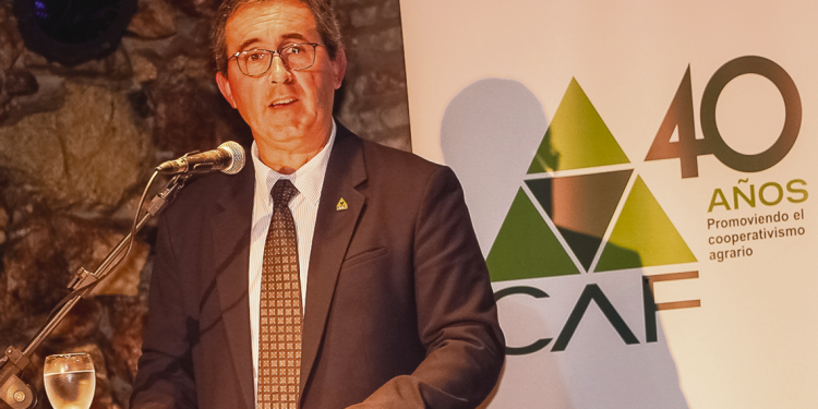 CAF celebró su aniversario con un libro de relatos sobre el cooperativismo agrario