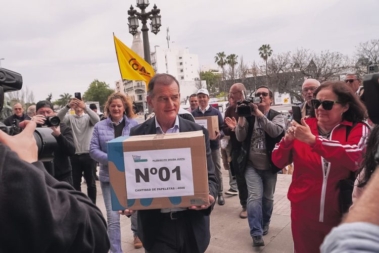 “Los partidos políticos van a tener que definirse frente al plebiscito de Deuda Justa”