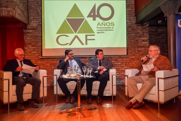 CAF celebró su aniversario con un libro de relatos sobre el cooperativismo agrario