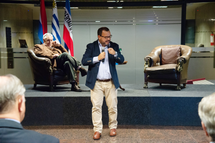 “Si gana el Frente Amplio los sindicatos van a volver a gobernar la educación del país”