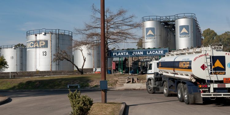 Ursea estima que la nafta y el gasoil deberían subir