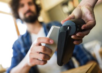 La hoja de ruta del dinero: de las transacciones electrónicas a una moneda digital almacenada en el BCU