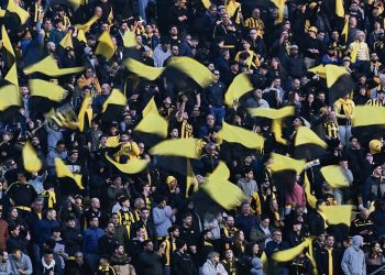 Peñarol desafía la lógica, pero todavía falta para derrotarla