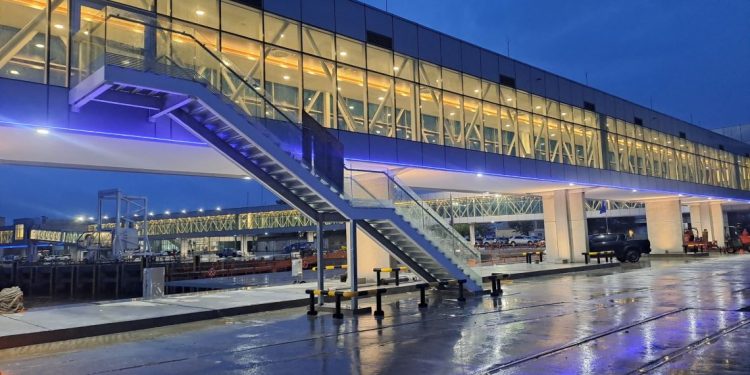 Stiler inauguro junto a la ampliación de la Terminal de Pasajeros de Colonia