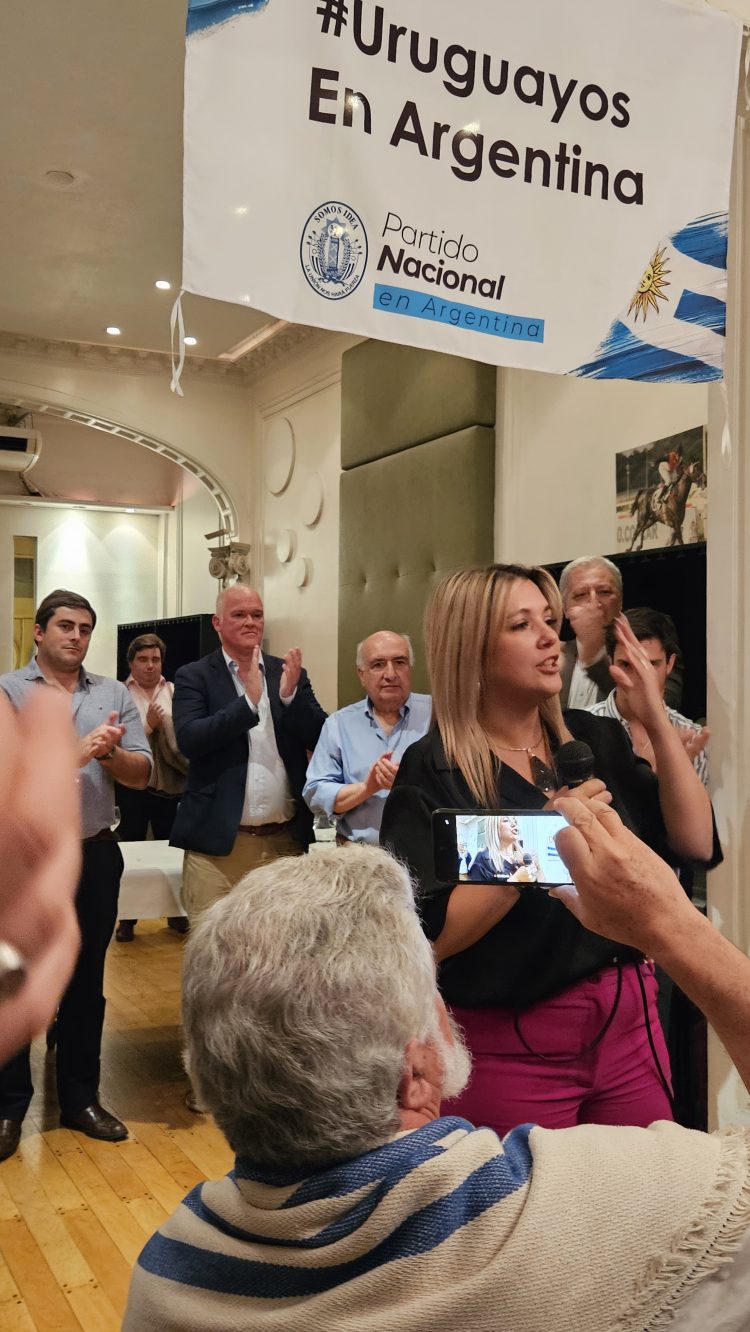 Ripoll en Buenos Aires contrastó al Delgado del “diálogo y el acuerdo” con Orsi que “no pudo con Canelones”