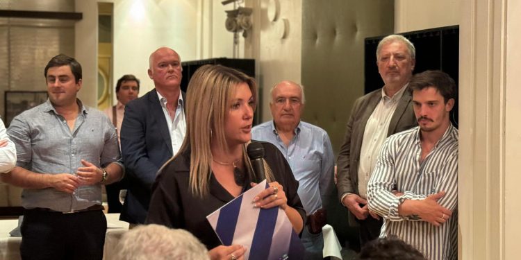 Ripoll en Buenos Aires contrastó al Delgado del “diálogo y el acuerdo” con Orsi que “no pudo con Canelones”