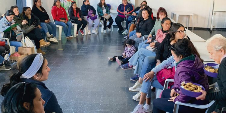 El Plan Aguja brindó la oportunidad a mujeres de proyectarse laboralmente más allá de sus roles maternos