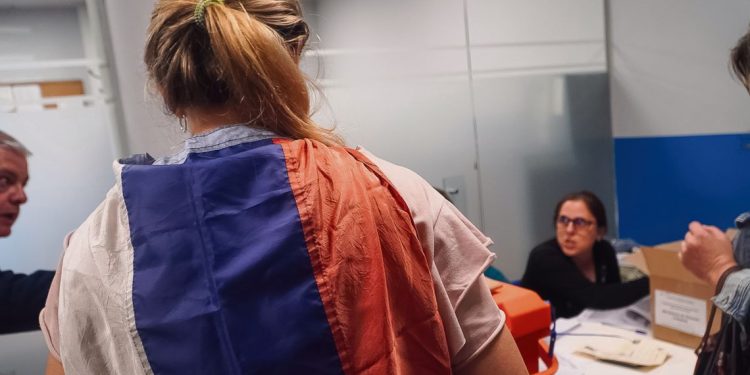 Colectora de votos: una estrategia que implica encabezar cientos de listas para llegar al Senado