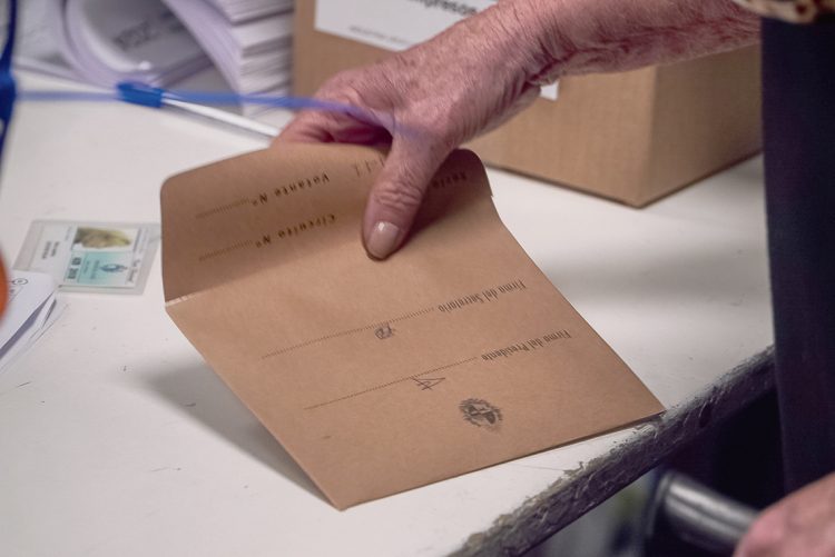 La elección presidencial del domingo quedó en manos de los indecisos