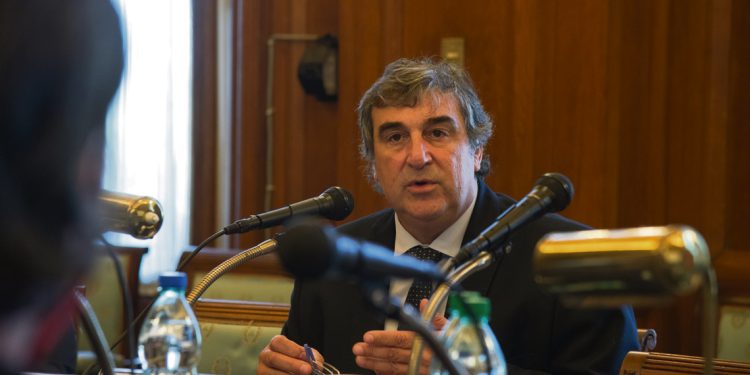 “Este gobierno les quitó a los sindicatos de la enseñanza el gobierno de la educación para dárselo al docente”