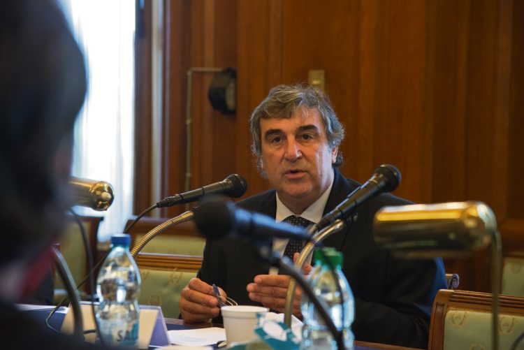 “Este gobierno les quitó a los sindicatos de la enseñanza el gobierno de la educación para dárselo al docente”