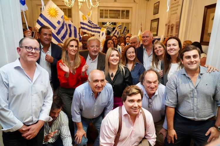 Ripoll en Buenos Aires contrastó al Delgado del “diálogo y el acuerdo” con Orsi que “no pudo con Canelones”